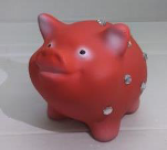 Свинка маленькая со стразами, копилка, красная Н-9,5см, L-9см, W-13см. - 500 руб.