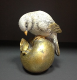 Птица на яблоке,фигура декоративная, золото H-13см. L-10см. - 900 руб.