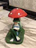 Садовая фигура Лягушка под грибом с книжкой 35х45см - 1400 руб.