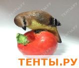 Птица на яблоке,фигура декоративная, H-13см. L-10см.